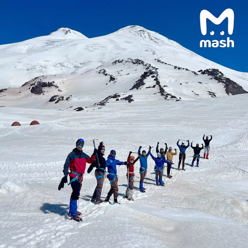 Стоимость восхождения на Эльбрус планируют поднять в 150 раз — с 200 до 30 000 рублей за человека. Основная причина — туристы-засранцы