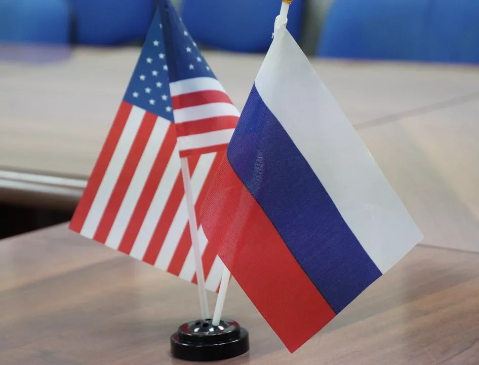 Представители РФ и США, вероятно, скоро договорятся продолжить консультации по решению проблем в двусторонних отношениях, заявил Юрий Ушаков