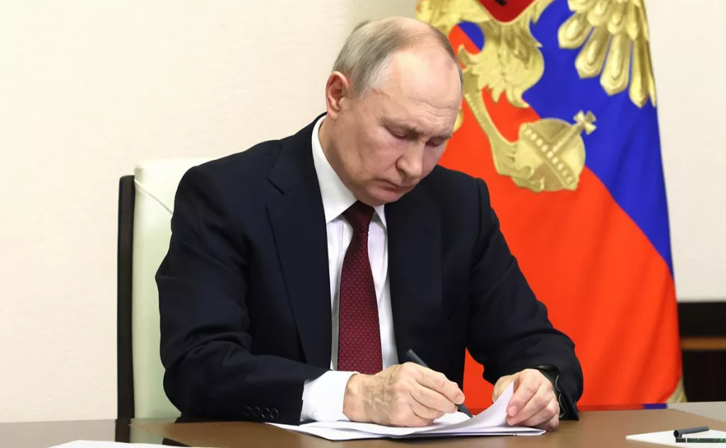 Путин продлил на 3 месяца с разрешение иностранцам платить за газ не только через Газпромбанк