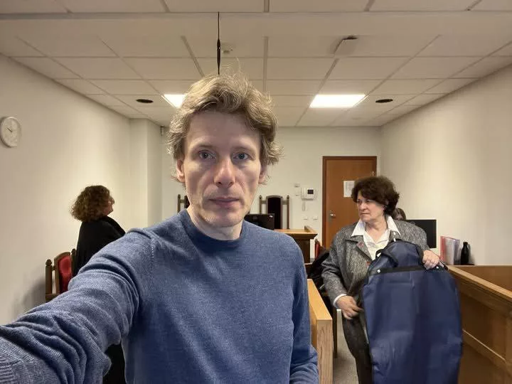 За сотрудничество с российскими СМИ в Латвии оштрафовали журналиста Александра Малнача — на €8,1 тыс. (свыше 700 тыс. рублей)