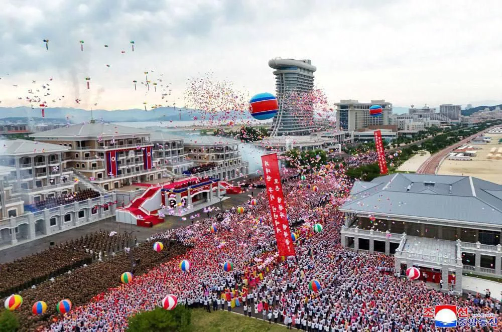 Ким Чен Ын лично открыл курортную зону "Вонсан" в КНДР - ее называют курортом мирового уровня