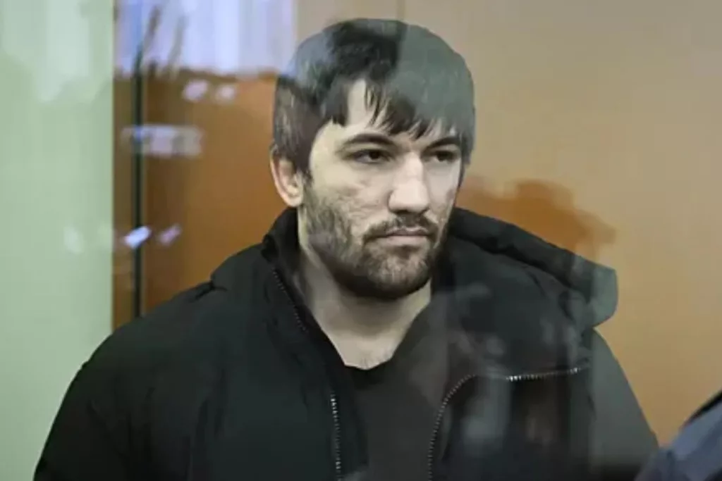 28 лет за теракт в Зарядье: боец ММА убил инспектора и пытался напасть на полицейских