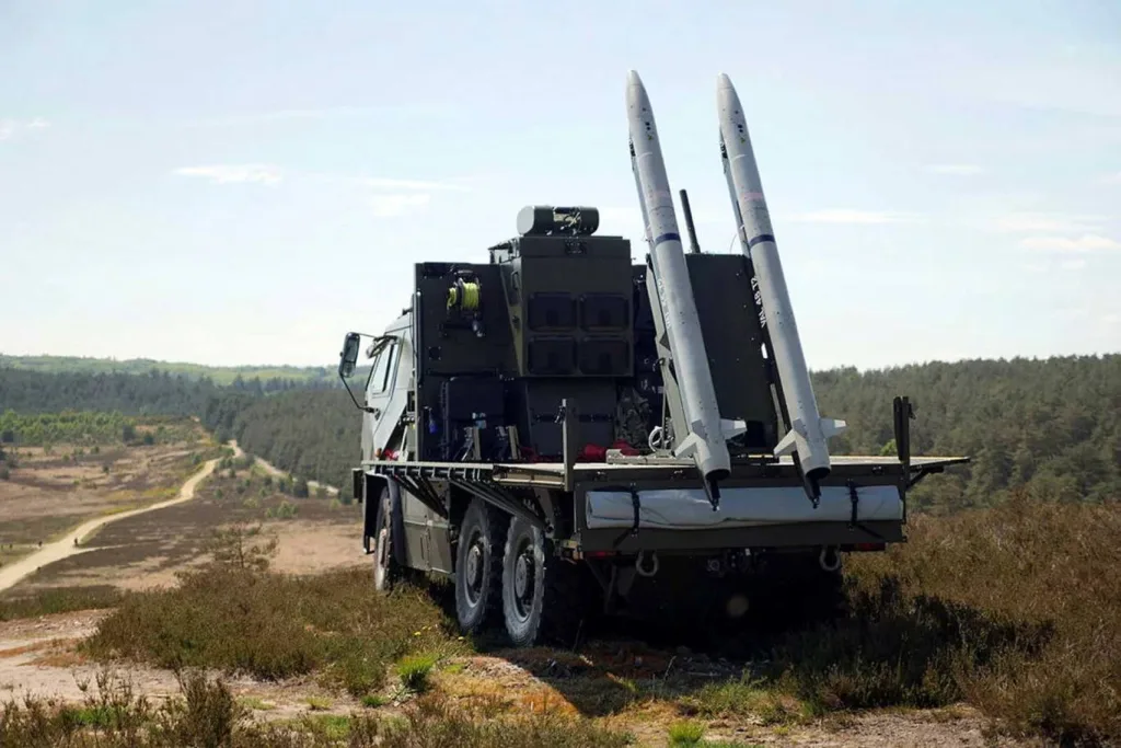 Великобритания поставит Украине 350 ракет класса «воздух-воздух» AIM-132 ASRAAM, модифицированных для запуска с ЗРК Raven, специально созданного для ВСУ