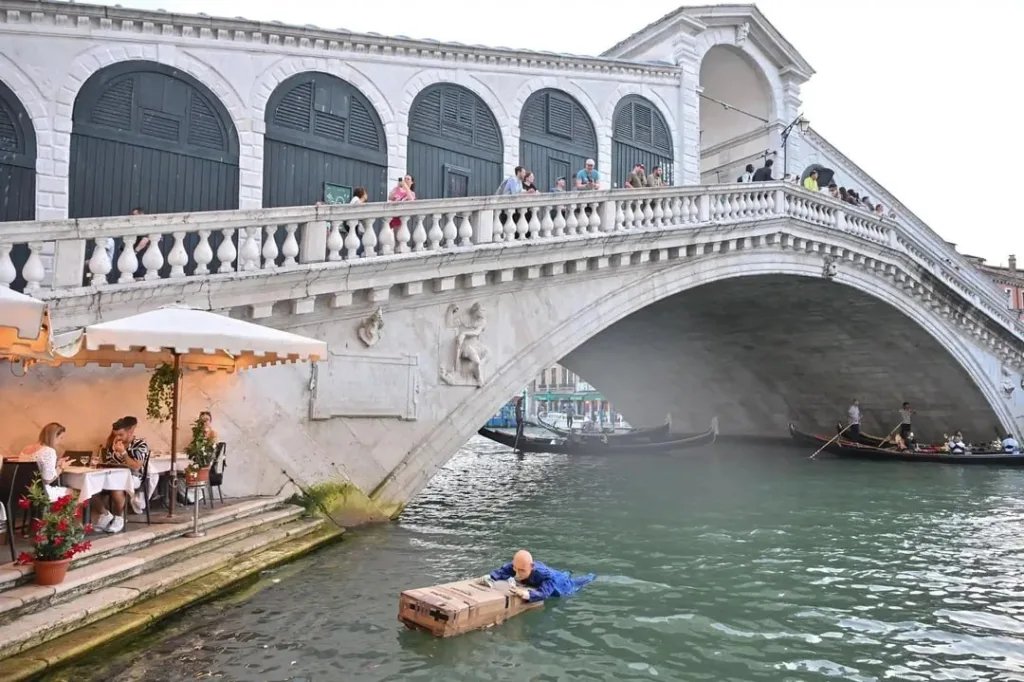 Владелец Amazon Джеф Безос арендовал для своей свадьбы Венецию. Но сделал это не ради невесты, а ради Иванки Трамп. Почему?