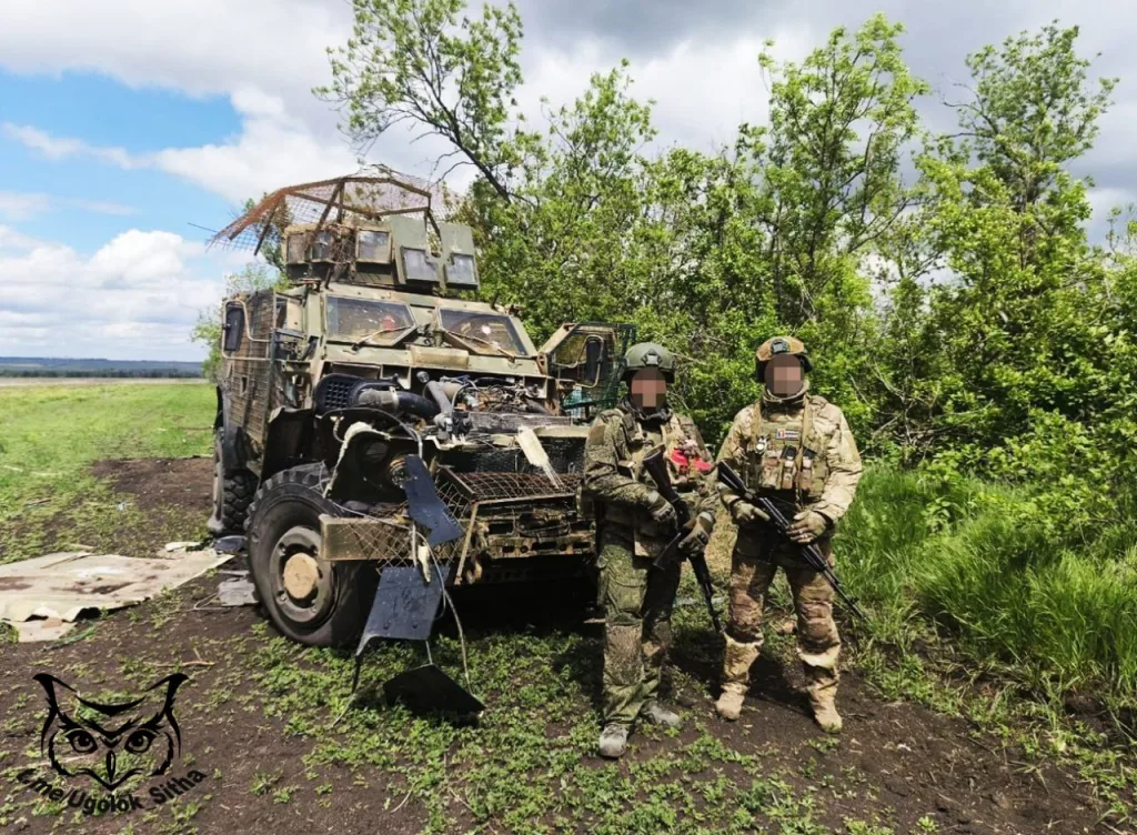 Подбитый американский бронеавтомобиль International MaxxPro