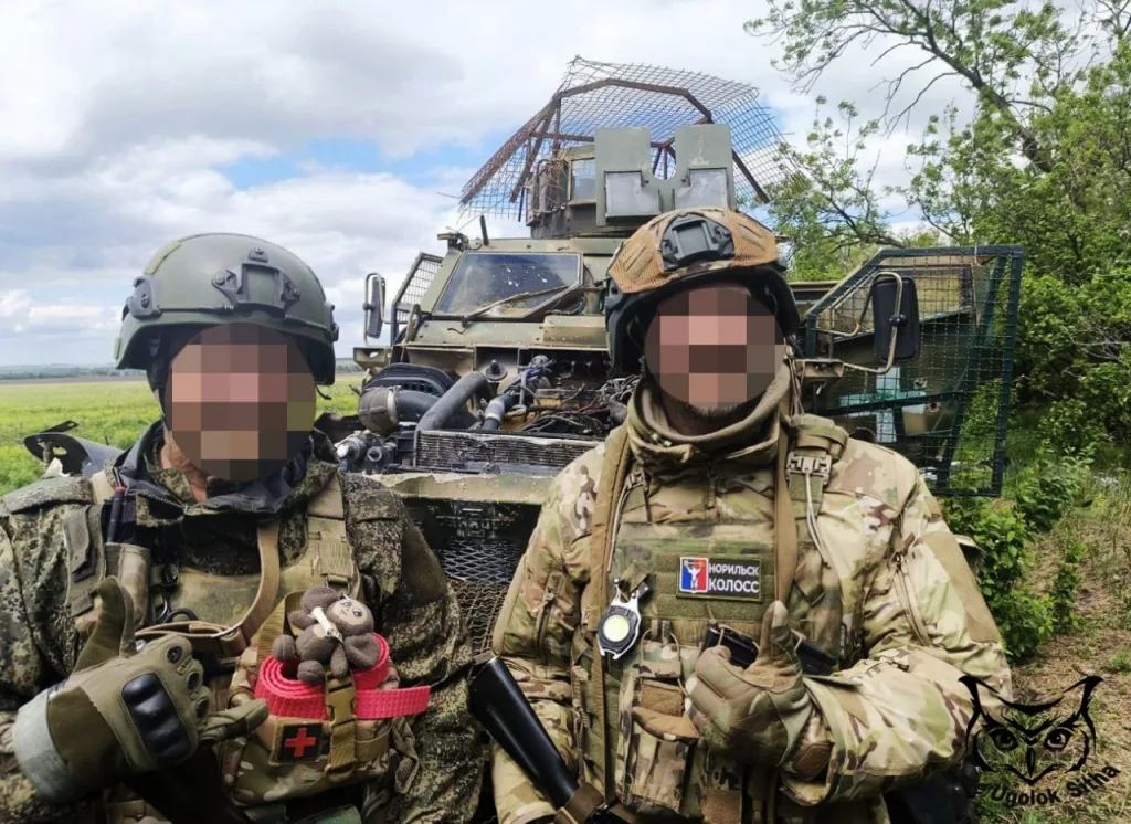 Подбитый американский бронеавтомобиль International MaxxPro