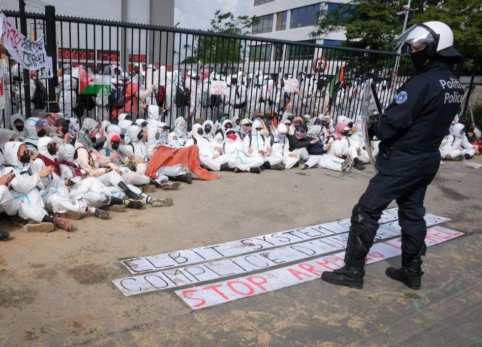 Вошли не в ту дверь: Пропалестинские активисты в Бельгии проникли на военные склады и повредили бронетехнику для Украины, думая, что она была для Израиля