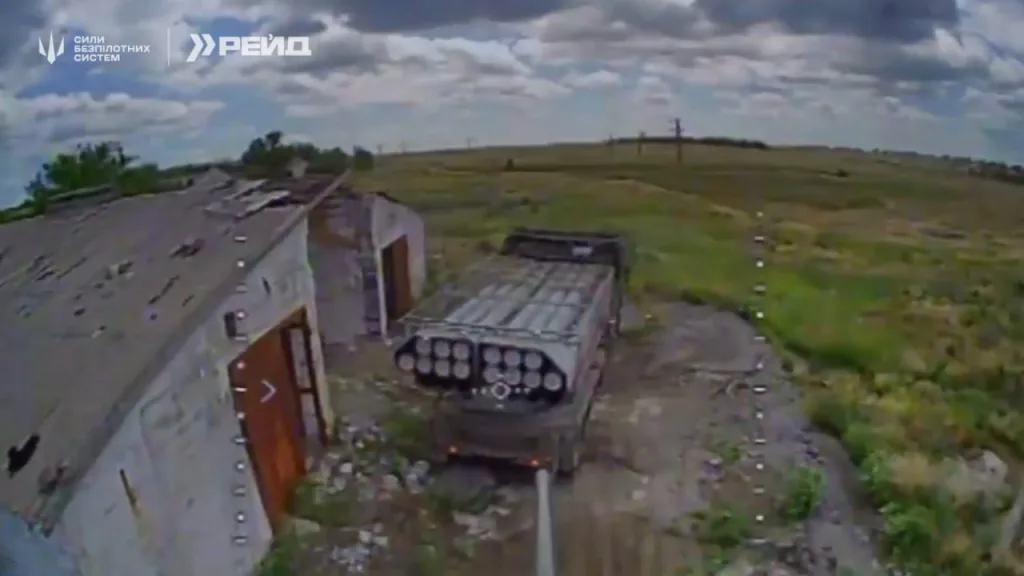 Уничтожение 240-мм РСЗО M1991 производства КНДР, стоящей на вооружении ВС РФ