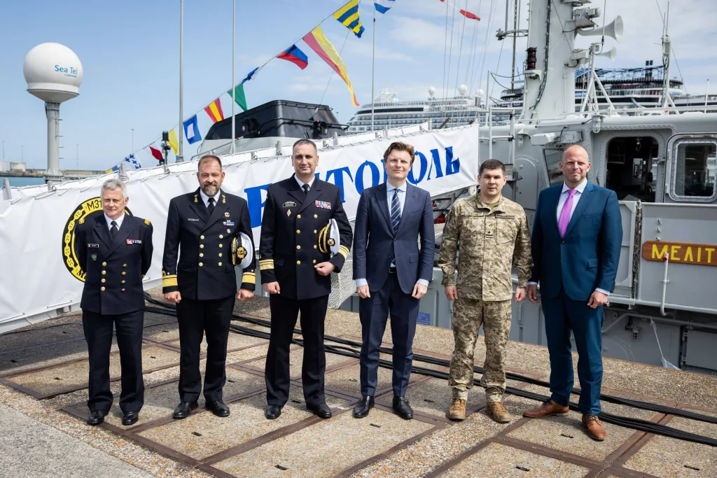 Бельгия и Нидерланды передали ВМС Украины два тральщика-искатель мин Narcis и Vlaardingen типа Tripartite, которые будут носить названия «Мариуполь» и «Мелитополь» соответсвенно