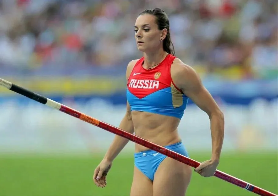 Елене Исинбаевой заблокировали банковские счета в России — за долг в 818к рублей перед ФНС