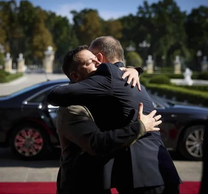 Зеленский наградил президента Польши Дуду орденом Свободы. За что?