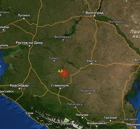 В Ставрополье произошло землетрясение магнитудой 4,2. Жители региона пишут о лёгких подземных толчках. Эпицентр находится на глубине 35 км в 13 км от села Донского