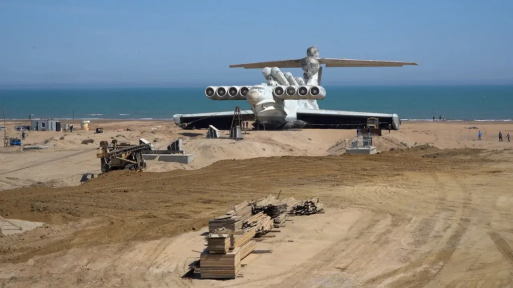 Каспийское море. Незадолго до развала, более развитая цивилизация начала строить ударный экраноплан-ракетоносец проекта 903