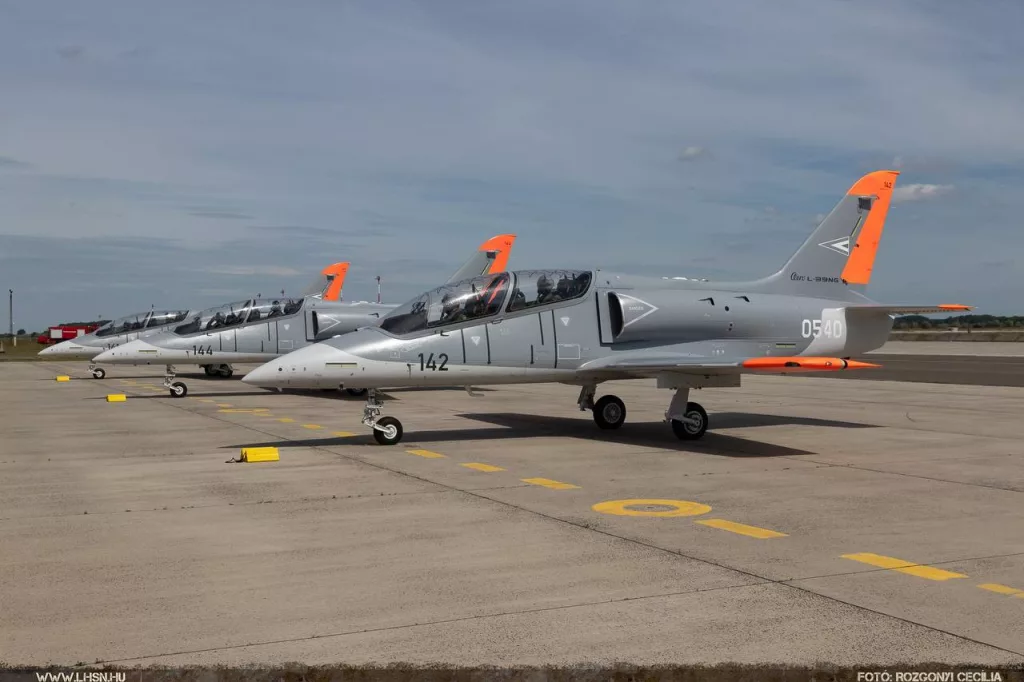 Чешская Aero Vodochody рапортует, что завершила поставку первых трех учебно-боевых самолётов L-39NG для ВВС Венгрии