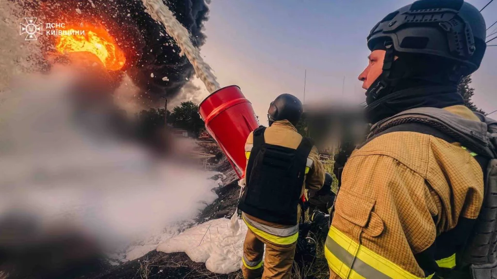 На фотках ГСЧС Украины с железнодорожной станции г.Борисполь заблюрено ВСЁ