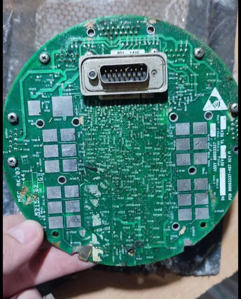 В июне на территории Украины зафиксировано первое подтверждённое применение нового варианта ударного БПЛА «Герань-2», оснащённого комплексом машинного зрения, встроенной камерой наведения и радиомодемом для прямого управления