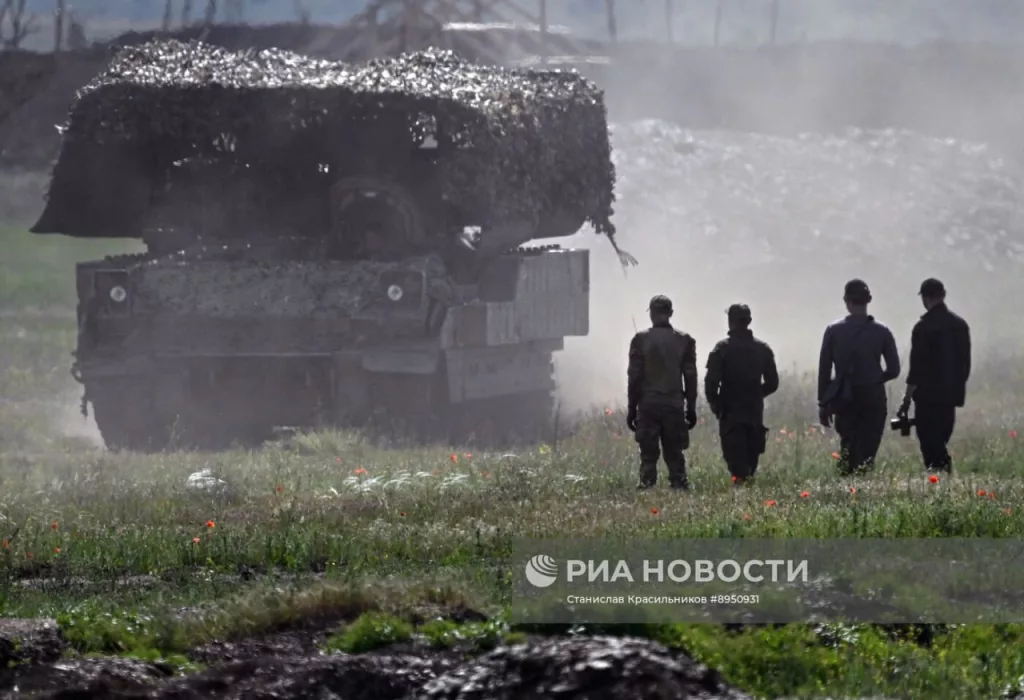 Ходовые испытания трофейной БМП "Брэдли" на полигоне в зоне СВО