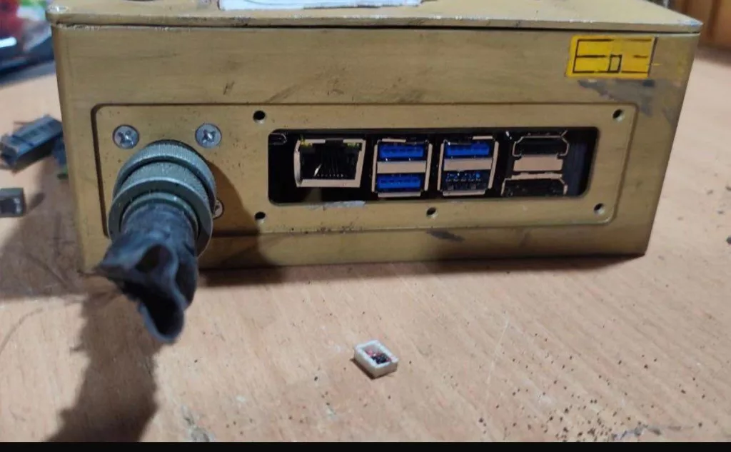 В июне на территории Украины зафиксировано первое подтверждённое применение нового варианта ударного БПЛА «Герань-2», оснащённого комплексом машинного зрения, встроенной камерой наведения и радиомодемом для прямого управления