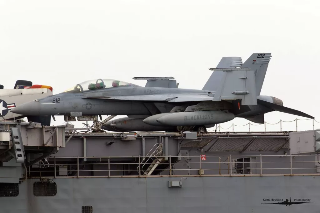 Америка готовит удар по Ирану? Массовая эвакуация и три авианосца у берегов