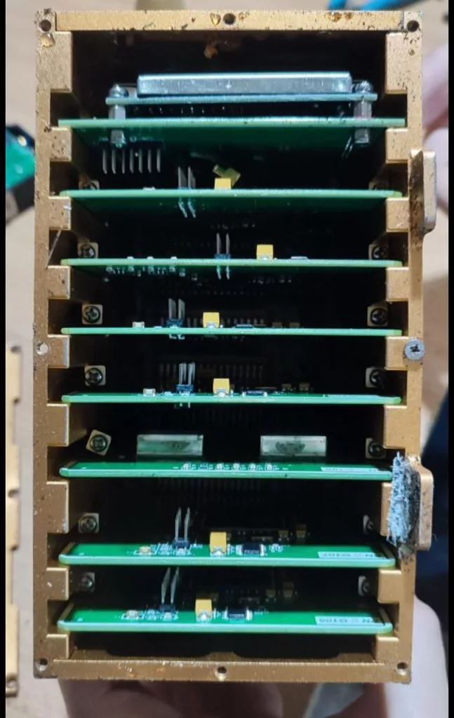 В июне на территории Украины зафиксировано первое подтверждённое применение нового варианта ударного БПЛА «Герань-2», оснащённого комплексом машинного зрения, встроенной камерой наведения и радиомодемом для прямого управления