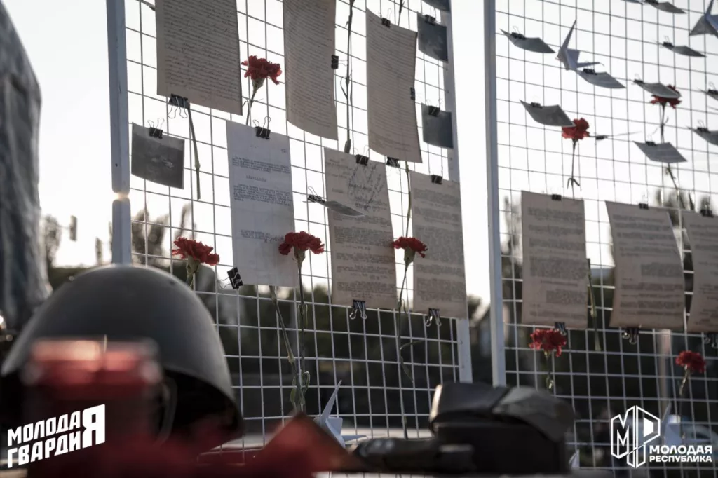 В Мариуполе выложили Родину-Мать из 10 тысяч свечей