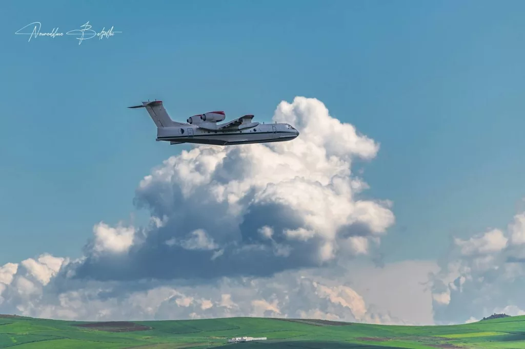 Красавец самолёт-амфибия Бе-200ЧС (Be-200ES) б.н 7Т-VPV ВВС Алжира. Наши дни