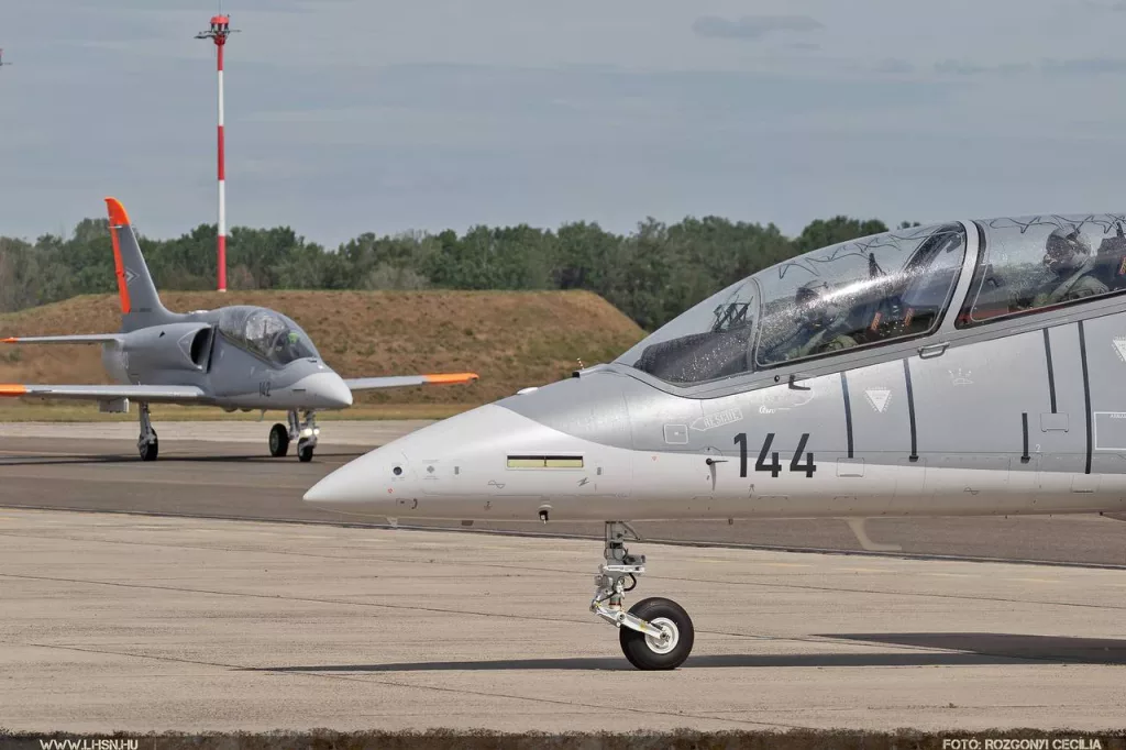 Чешская Aero Vodochody рапортует, что завершила поставку первых трех учебно-боевых самолётов L-39NG для ВВС Венгрии