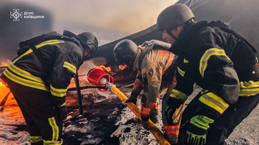 На фотках ГСЧС Украины с железнодорожной станции г.Борисполь заблюрено ВСЁ