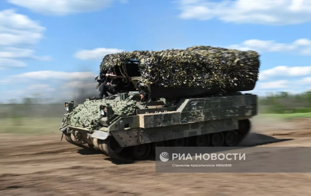 Ходовые испытания трофейной БМП "Брэдли" на полигоне в зоне СВО