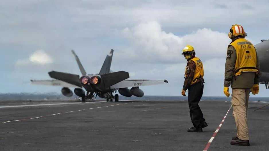 Америка готовит удар по Ирану? Массовая эвакуация и три авианосца у берегов