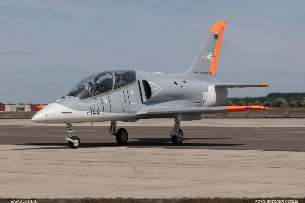 Чешская Aero Vodochody рапортует, что завершила поставку первых трех учебно-боевых самолётов L-39NG для ВВС Венгрии