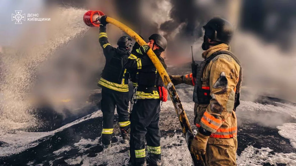 На фотках ГСЧС Украины с железнодорожной станции г.Борисполь заблюрено ВСЁ