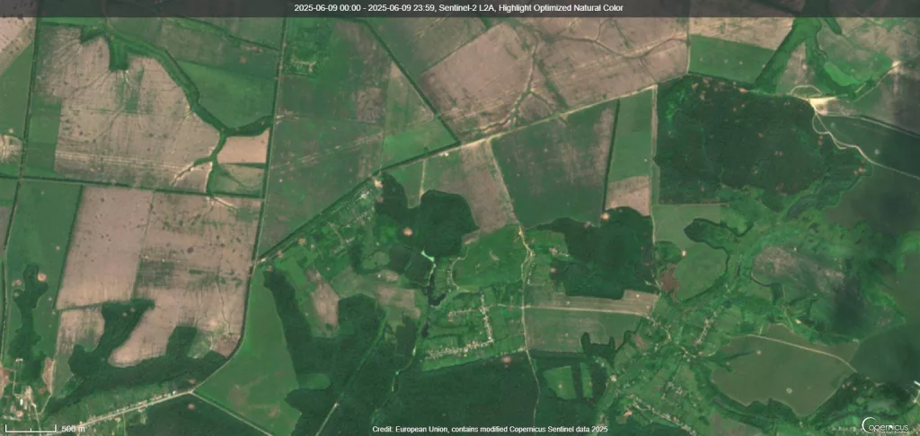 Согласно спутниковым снимкам, в течение последних трёх недель по украинской линии обороны между Покровском и Константиновкой было нанесено около 950 авиаударов