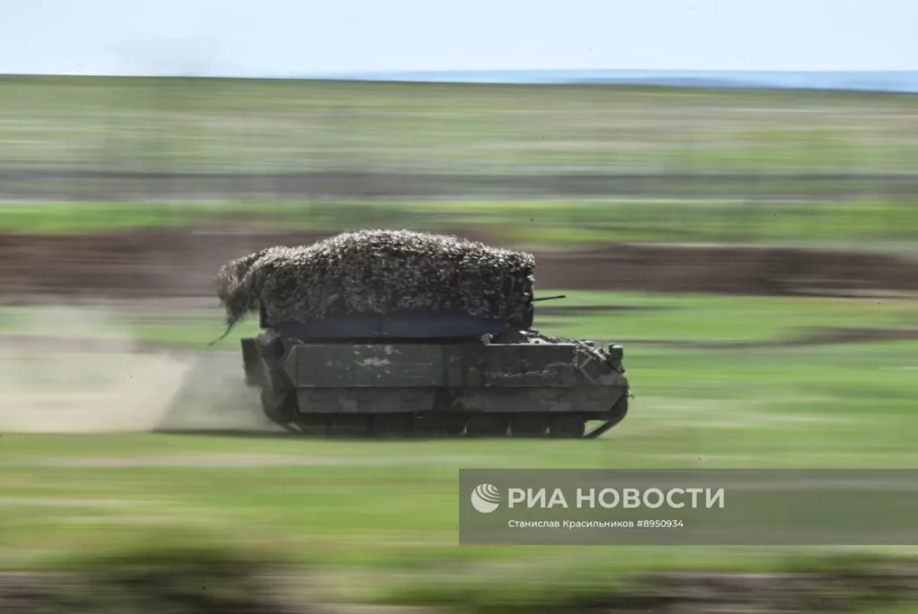 Ходовые испытания трофейной БМП "Брэдли" на полигоне в зоне СВО