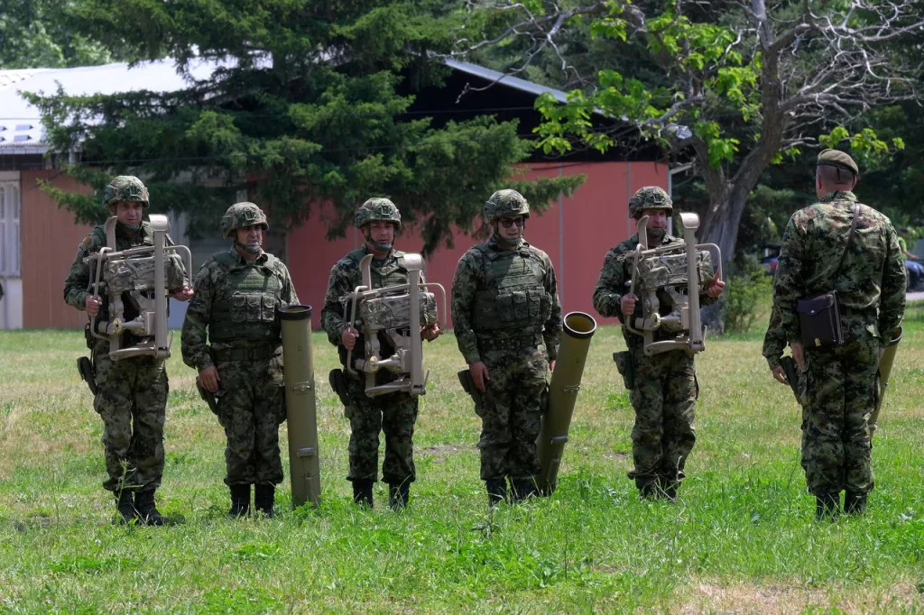 Операторы ПТРК «Корнет-Э» ВС Сербии