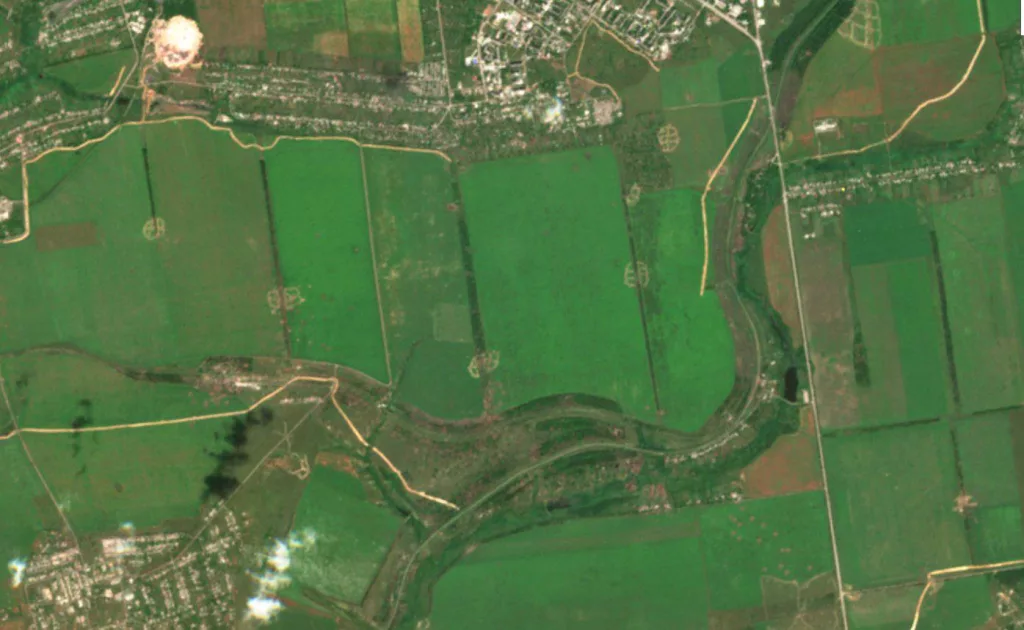 Согласно спутниковым снимкам, в течение последних трёх недель по украинской линии обороны между Покровском и Константиновкой было нанесено около 950 авиаударов