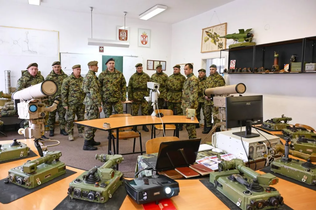 Операторы ПТРК «Корнет-Э» ВС Сербии