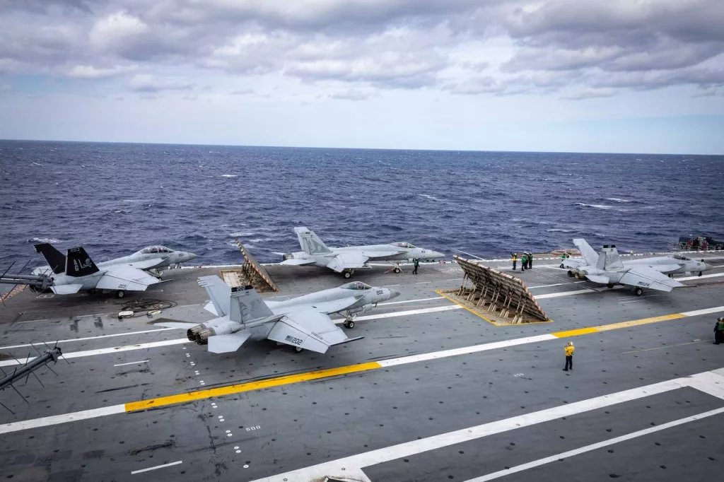 Америка готовит удар по Ирану? Массовая эвакуация и три авианосца у берегов