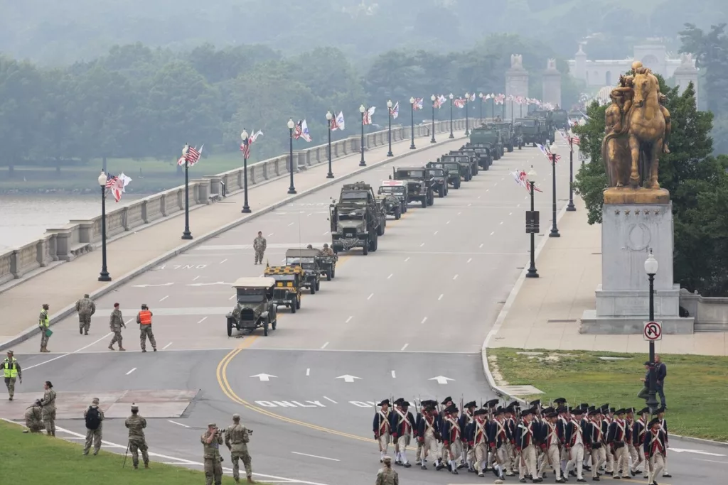 250 лет американской армии: что скрывали кадры парада в Вашингтоне