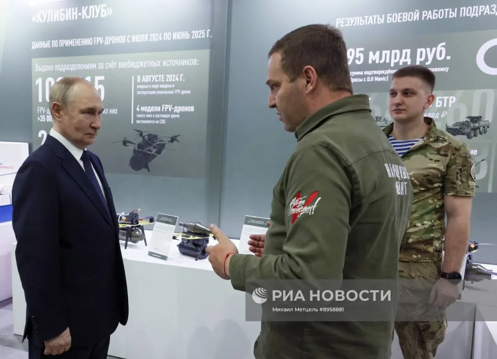 Владимир Путин посетил выставку «Всё для Победы!» в Национальном центре «Россия», посвящённую итогам трёхлетней работы «Народного фронта»