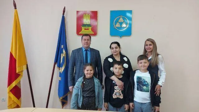 В Тверской области трехкомнатную квартиру подарили семье цыган