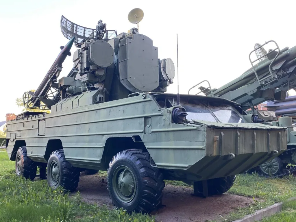 Боевая машина 9А33Б зенитно-ракетного комплекса 9К33 «Оса»