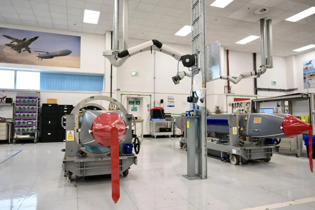 Министр обороны Франции Себастьян Лекорню объявил о возобновление впервые за 15 лет производства крылатых ракет SCALP-EG для французских вооружённых сил