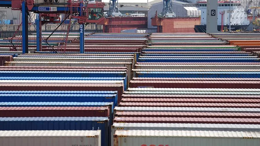 ЕС готов ударить по американским товарам, угрожая тарифами в 30% на бурбон, самолёты Boeing и автомобили. Это реальная угроза для рабочих мест и экономики США