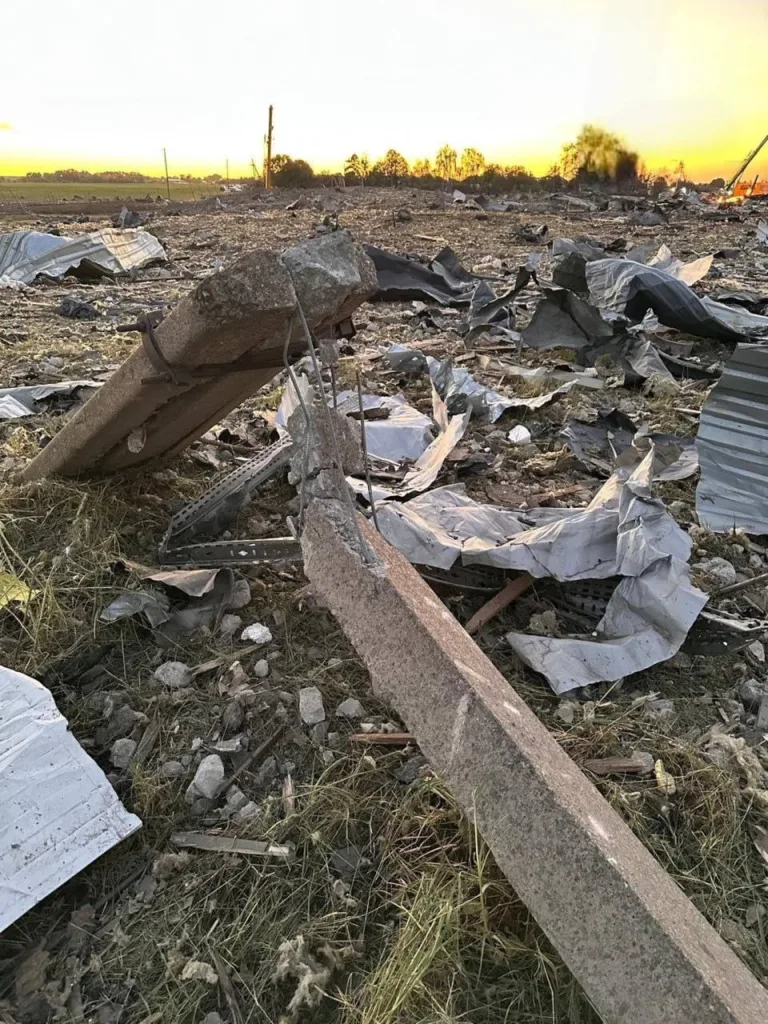 Последствия взрыва на складах мебельной фабрики «Buczynski» в селе Березина под Житомиром