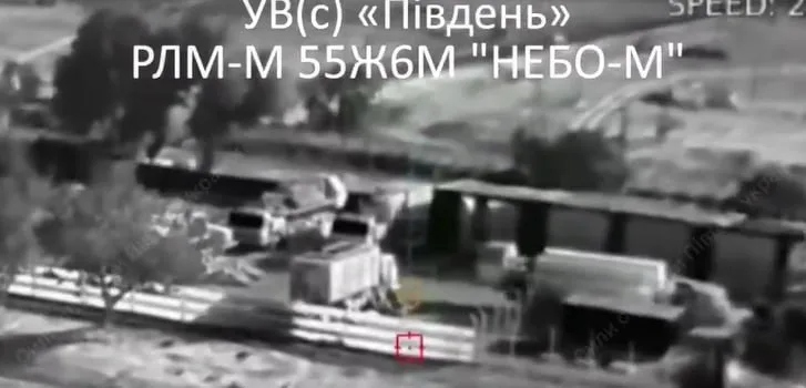История с массовым использованием Киевом БПЛА в диверсионных и ударных целях перешла в новую фазу: в качестве очередной «инновации» ВСУ начали крепить ударные дроны — в том числе гексакоптеры «Баба-Яга» — на безэкипажные морские катера, которые направляют к целям в Крыму