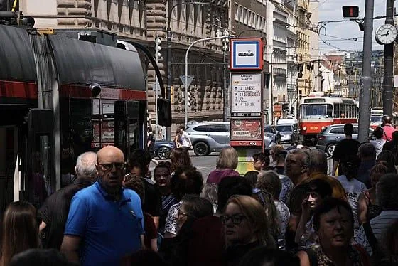 Победы Европы продолжаются - следом за блэкаутами в Испании, Португалии и Германии свет пропал и в Чехии. Встало метро, не работают банкоматы - в большей части страны нет света. Официальные причины пока уточняются