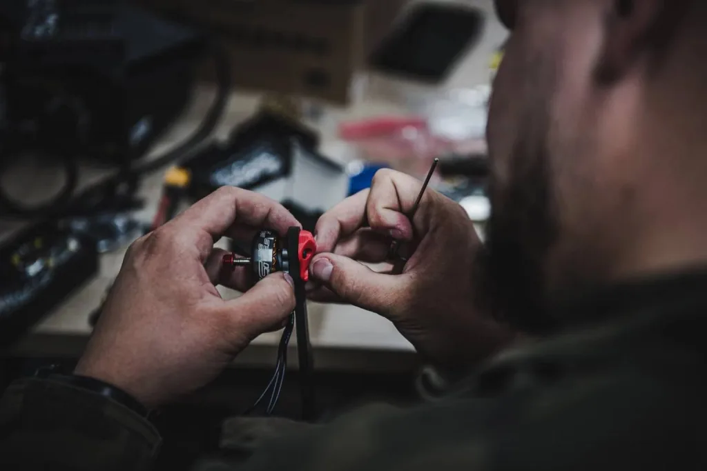 К освоению FPV-дронов подошла и Польша: на базе 1-й бронетанковой бригады открыт учебный курс по FPV-дронам
