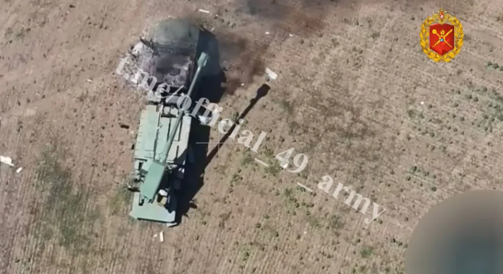 Уничтожение FPV-дроном 155-мм САУ «Богдана» на шасси Tatra Phoenix в Херсонской области