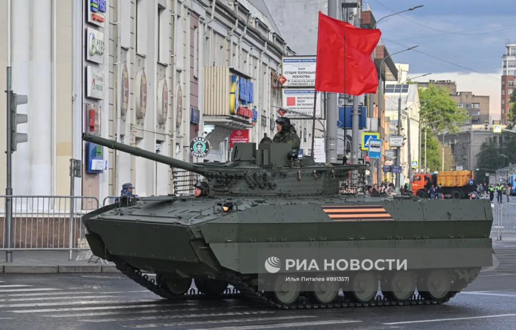 БМД-4М с новыми заводскими экранами, продемонстрированными ранее на Параде Победы 9 мая, засветились на фронте